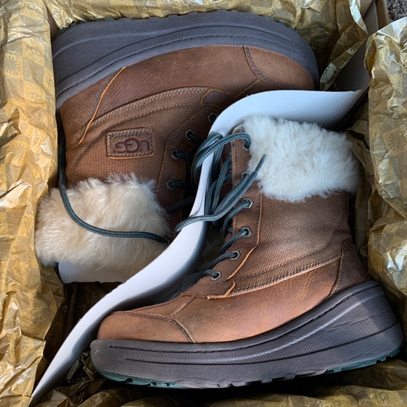 UGG BOOTS USED GOOD CONDITION WITH BOX Size 5 - Picture 6 of 8